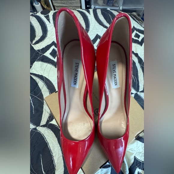 Steve Madden Bold Red Heels - Picture 3 of 10